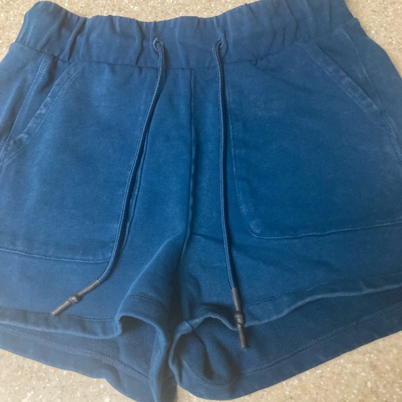 Ladies NWOT two piece short set. - Picture 4 of 6